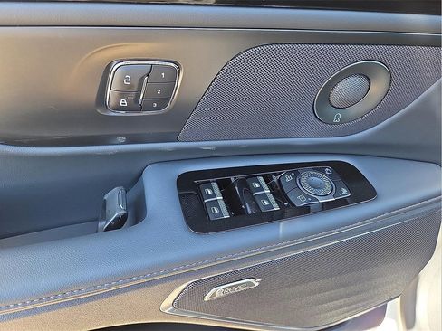 New 2026 Lincoln Nautilus Reserve image 15