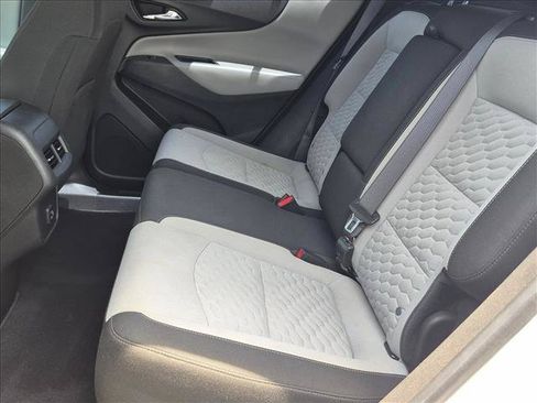 Used 2021 Chevrolet Equinox LS FWD image 17
