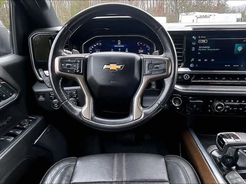 Used 2023 Chevrolet Silverado 1500 High Country w/ Z71 Off-Road Package AWD/4WD image 6