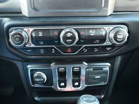 Used 2021 Jeep Wrangler Sport image 18