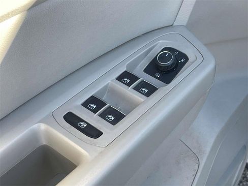 Used 2019 Volkswagen Atlas SE w/ Towing Package image 21