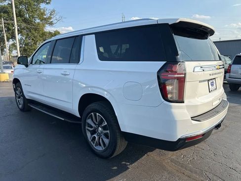 Used 2022 Chevrolet Suburban LT w/ Luxury Package RWD image 5