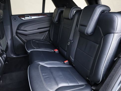 Used 2013 Mercedes-Benz ML 550 4MATIC image 19