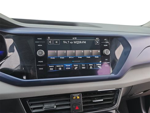 Used 2022 Volkswagen Taos SE image 9