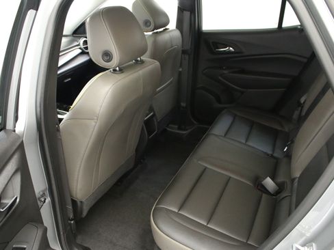 Used 2024 Chevrolet Trax ACTIV w/ Sunroof Package FWD image 27