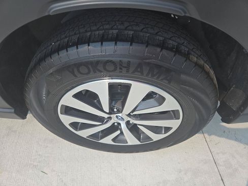 Used 2025 Subaru Outback Premium AWD/4WD image 7