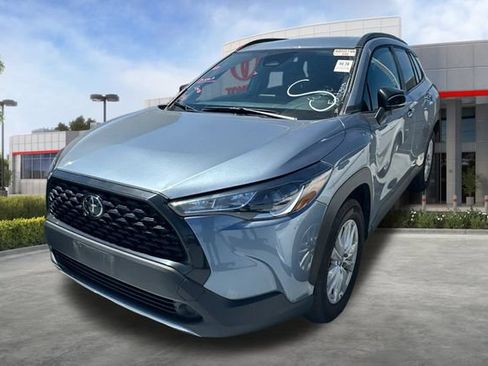 Used 2025 Toyota Corolla Cross LE FWD image 3