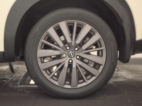 Used 2023 Nissan Pathfinder SL w/ SL Premium Package FWD image 9