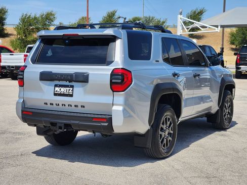 Used 2025 Toyota 4Runner SR5 RWD image 5