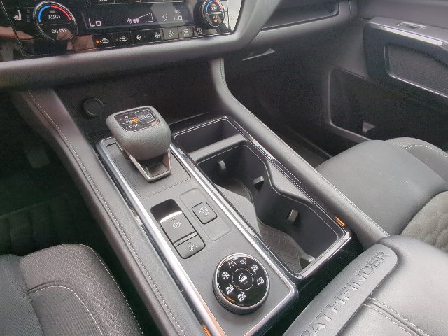 Used 2025 Nissan Pathfinder SV AWD/4WD image 17