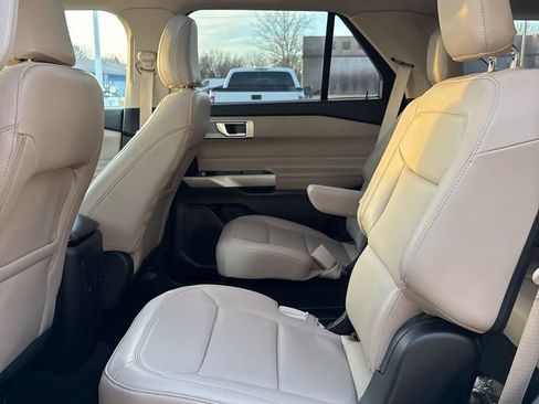 Used 2023 Ford Explorer XLT w/ Equipment Group 202A image 31