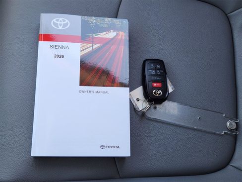 Used 2026 Toyota Sienna XLE image 42
