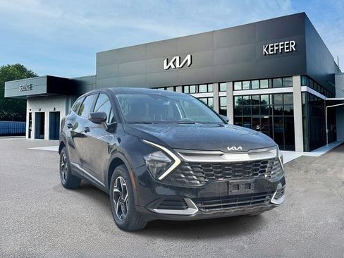 Used 2023 Kia Sportage LX image 2