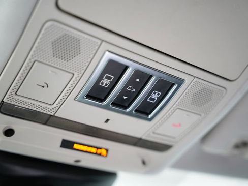 Used 2017 Land Rover Discovery HSE image 57