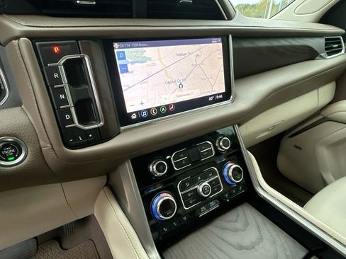 Used 2021 GMC Yukon XL Denali w/ Denali Premium Package image 25