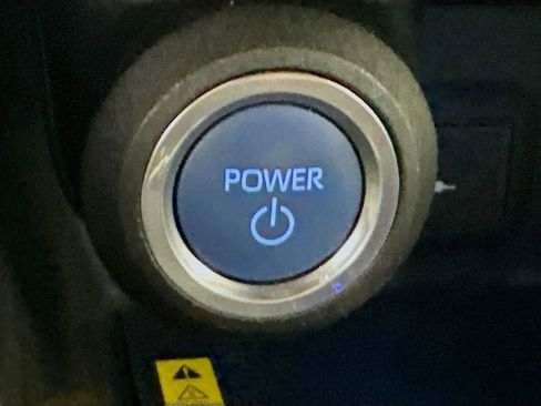 Used 2021 Toyota Venza Limited image 19