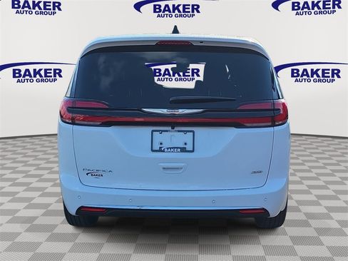 New 2026 Chrysler Pacifica Select image 4