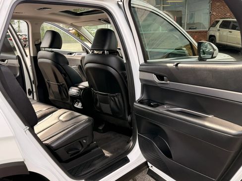 Used 2022 Hyundai Palisade SEL w/ 8P Bench Seat Package AWD/4WD image 17