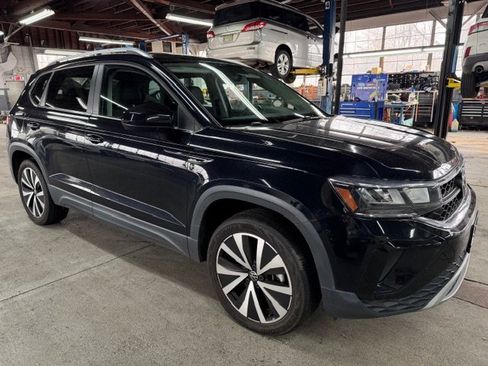 Used 2022 Volkswagen Taos SE image 5