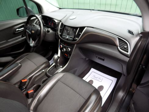 Used 2018 Chevrolet Trax LT w/ LT Convenience Package image 14