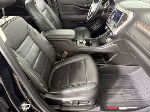 Used 2023 GMC Acadia Denali w/ Denali Ultimate Package FWD image 11