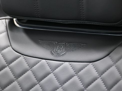 Used 2020 Bentley Bentayga Plug-In Hybrid AWD/4WD image 20