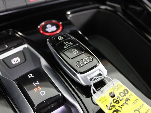 Used 2023 Audi e-tron GT Premium Plus image 28