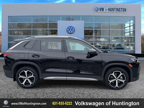 Certified 2025 Volkswagen Tiguan SE image 6