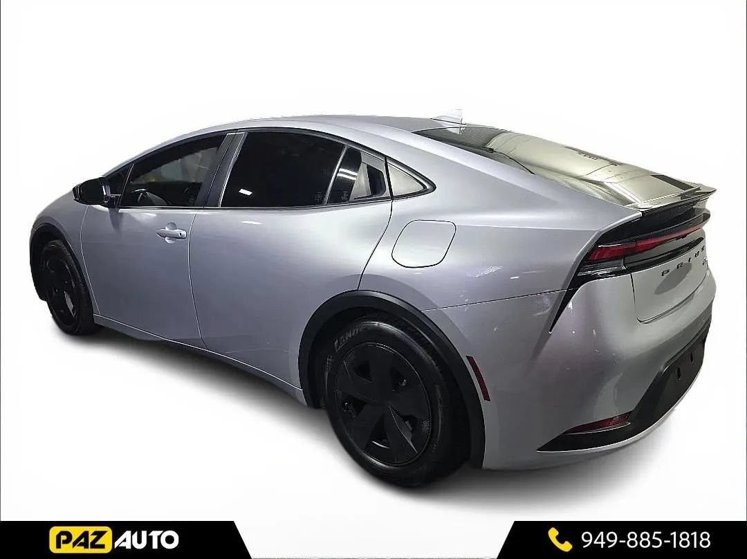 Used 2024 Toyota Prius LE FWD image 3