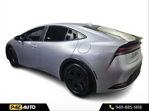 Used 2024 Toyota Prius LE FWD image 3