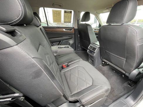 Used 2025 Volkswagen Atlas SE image 25