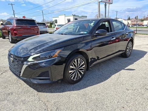 Certified 2023 Nissan Altima 2.5 SV image 3