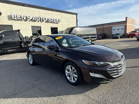Used 2020 Chevrolet Malibu LT w/ Leather Package image 4
