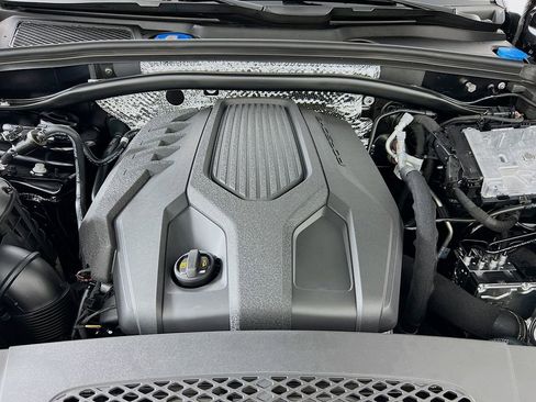 New 2026 Porsche Macan image 32