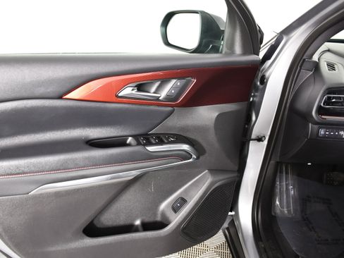 Used 2025 Chevrolet Traverse Z71 AWD/4WD image 34