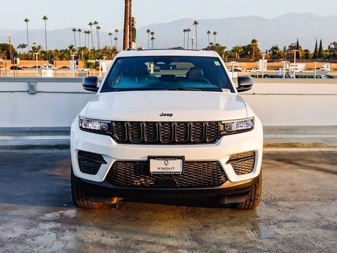 New 2025 Jeep Grand Cherokee Altitude image 3