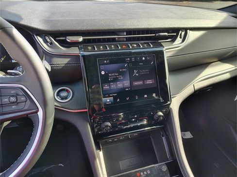 New 2025 Jeep Grand Cherokee Altitude image 22