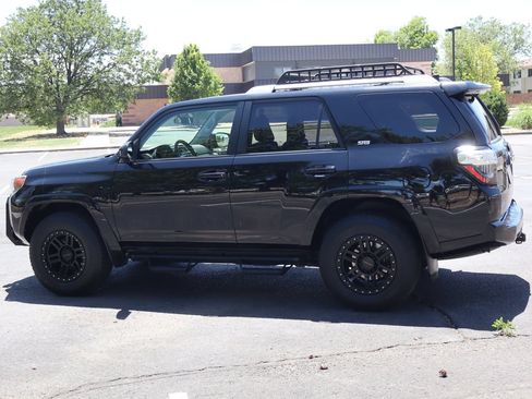 Used 2018 Toyota 4Runner SR5 AWD/4WD image 8