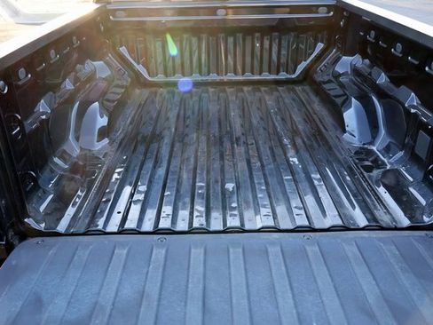 Used 2024 Chevrolet Colorado W/T image 14