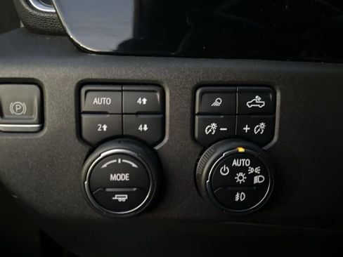 Used 2022 Chevrolet Silverado 1500 LTZ w/ LTZ Premium Package image 27