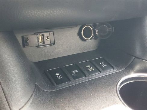 Used 2016 Toyota Highlander XLE AWD/4WD image 28