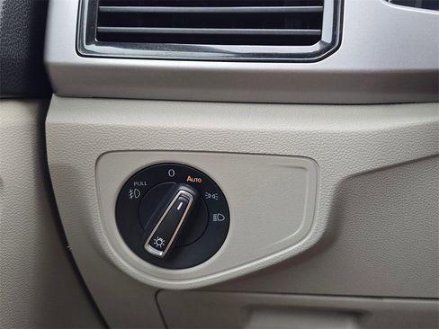 Used 2020 Volkswagen Atlas SEL image 31