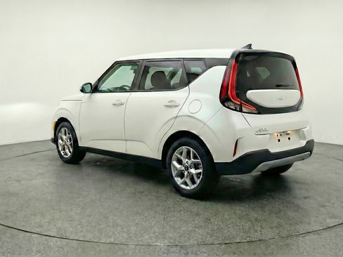 Used 2025 Kia Soul LX w/ LX Technology Package FWD image 6