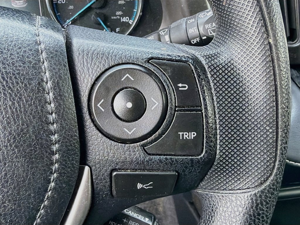Used 2018 Toyota RAV4 LE AWD/4WD image 13