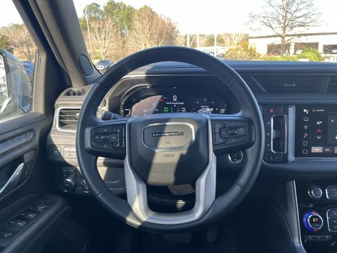 Used 2023 GMC Yukon Denali image 21