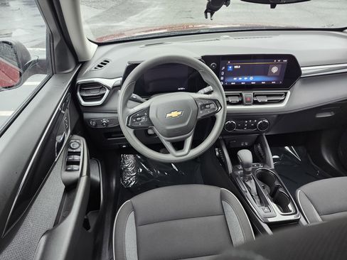 Used 2025 Chevrolet TrailBlazer LS w/ LS Convenience Package FWD image 24