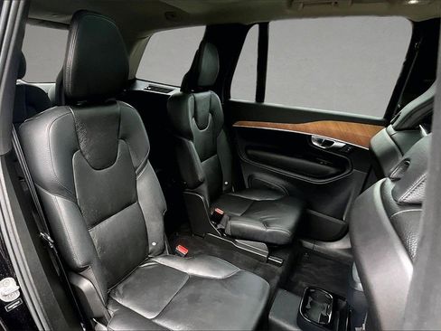 Certified 2023 Volvo XC90 B6 Plus image 24
