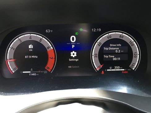Used 2025 Toyota Highlander XSE AWD/4WD image 2
