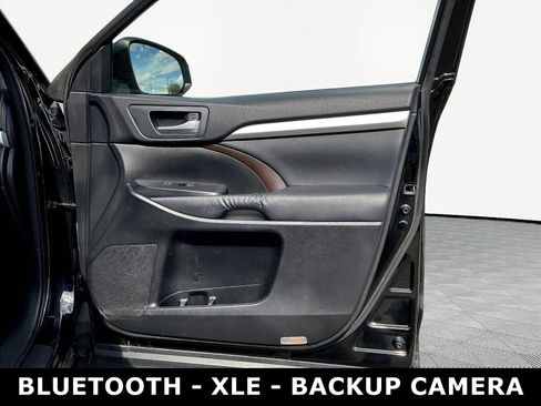 Used 2015 Toyota Highlander XLE FWD image 29