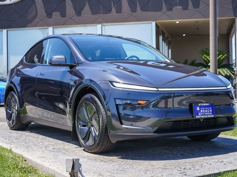Used 2026 Tesla Model Y AWD image 3